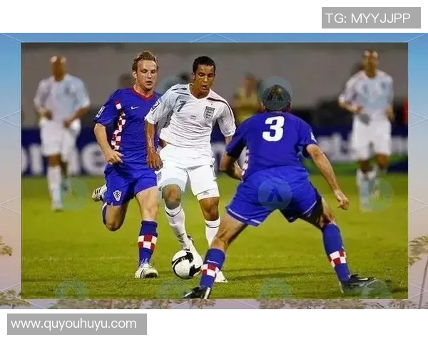 课本中的足球传奇人物与他们的辉煌成就探讨