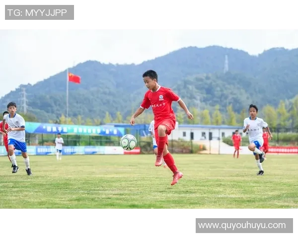 追逐足球明星的梦想与热情在绿茵场上的闪耀时刻